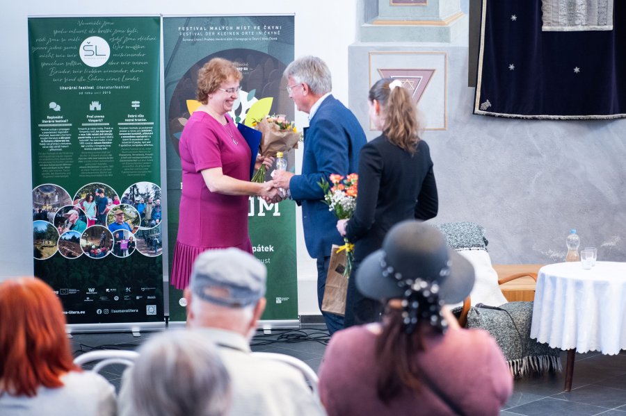 Zahájení a výstava 9