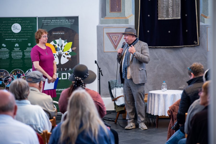 Zahájení a výstava 10